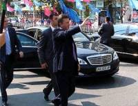 Такого еще не было. Охрана Янковича затребовала паспортные данные зрителей, пришедших на парад в Севастополе