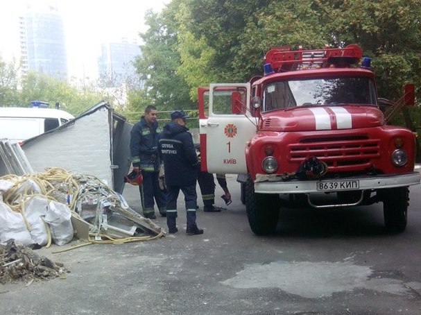 В Киеве на Печерске горела школа, эвакуировали 600 детей