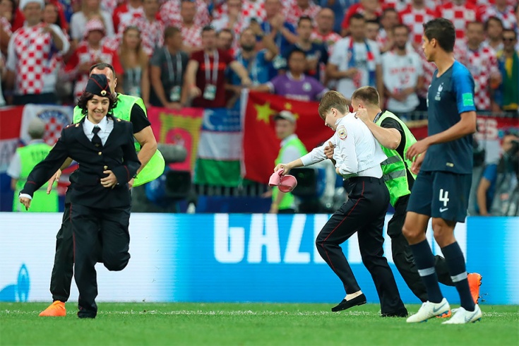 Хорватия: матч прерывался из-за выбежавших на поле болельщиков