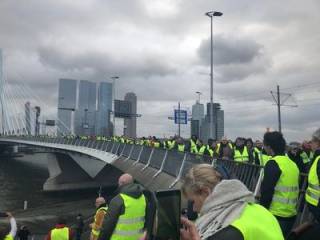 Пока во Франции пытаются подавить восстание «желтых жилетов», протесты вспыхнули в Бельгии и Нидерландах