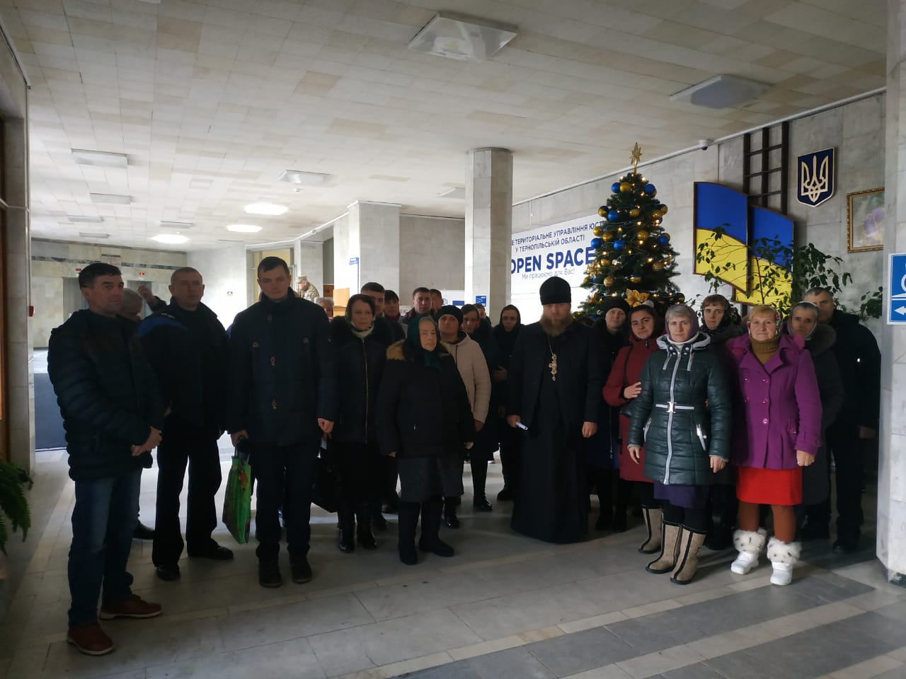 На Тернопольщине 20 января активисты ПЦУ угрожают выгнать священника УПЦ с детьми из дома