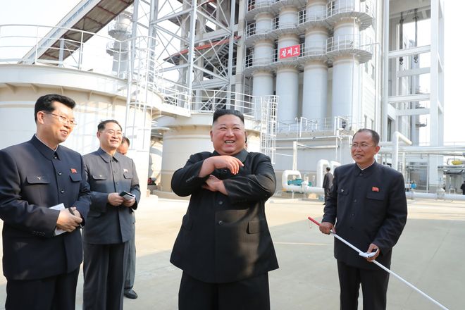 Ким Чен Ын побывал на открытии завода по производству удобрений в Сунчхоне
