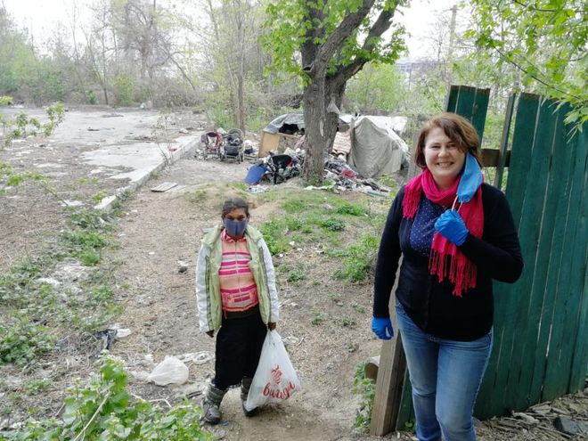 В Киеве волонтеры оказали помощь бездомным и ромам