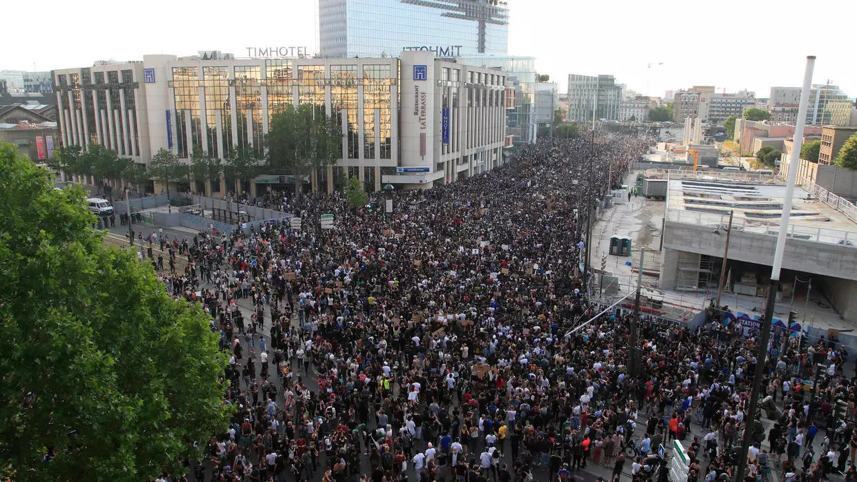 Акция протеста против полицейского произвола в Париже